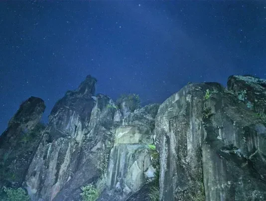 Batu Patapaan, Tempat Wisata Alam di Garut Batu Patapaan Tempat Wisata Alam di Garut