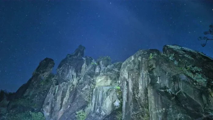 Batu Patapaan Tempat Wisata Alam di Garut