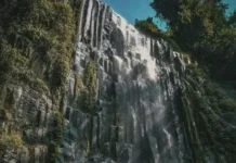 Satu lagi keindahan alam yang ada di Kabupaten Garut, yaitu Curug Nyusun, curug batu nyusun sudah mulai terkenal dikalangan masyarakat luas dan banyak wisatawan