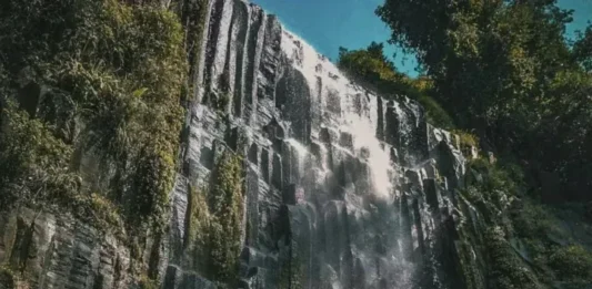Curug Batu Nyusun, Tempat Wisata di Garut Satu lagi keindahan alam yang ada di Kabupaten Garut, yaitu Curug Nyusun, curug batu nyusun sudah mulai terkenal dikalangan masyarakat luas dan banyak wisatawan