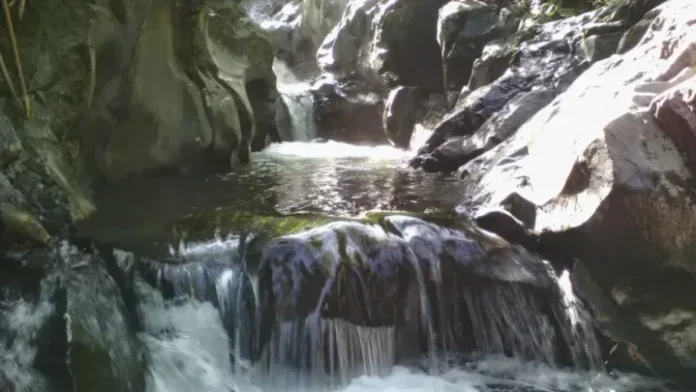 Curug Cibadak, Tempat Wisata di Garut Curug Cibadak, Tempat Wisata di Garut