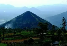 Gunung Sadahurip Piramida Tempat Wisata di Garut