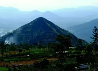 Gunung Sadahurip, Piramida Tempat Wisata di Garut Gunung Sadahurip Piramida Tempat Wisata di Garut