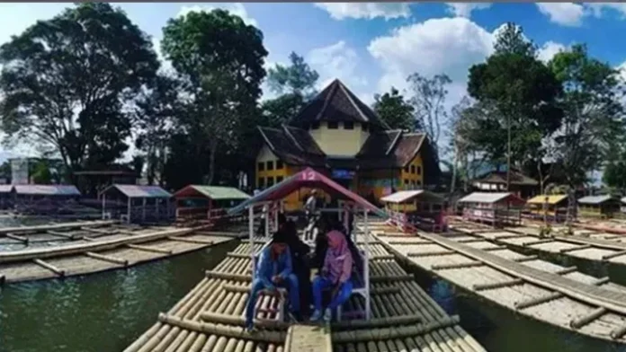 Kampung Pulo Tempat Wisata Sejarah di Garut Kampung Pulo Tempat Wisata Sejarah di Garut