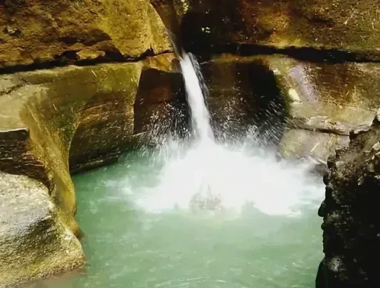 Leuwi Jubleg, Tempat Wisata Alam Keluarga di Garut Leuwi Jubleg Tempat Wisata Alam Keluarga di Garut