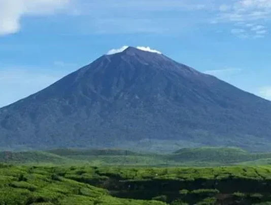 Gunung Berungkal: Keindahan Tersembunyi di Jawa Timur Gunung Berungkal