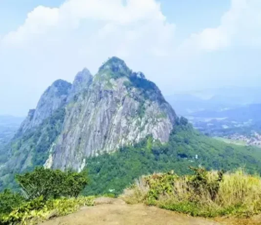 Gunung Bongkok: Destinasi Mendaki yang Menawan di Jawa Barat Gunung Bongkok
