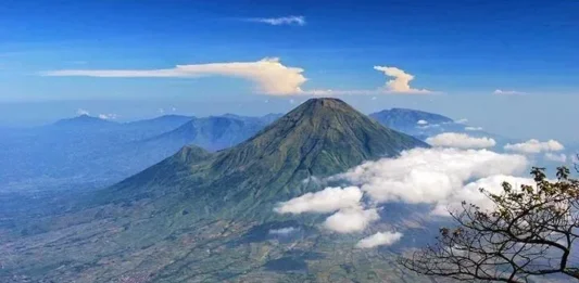 Gunung Burni Telong: Keindahan dan Tantangan di Tanah Gayo Gunung Burni Telong