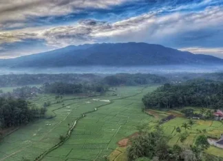 Gunung Cakrabuana: Pesona Alam dan Sejarah di Jawa Barat Gunung Cakrabuana