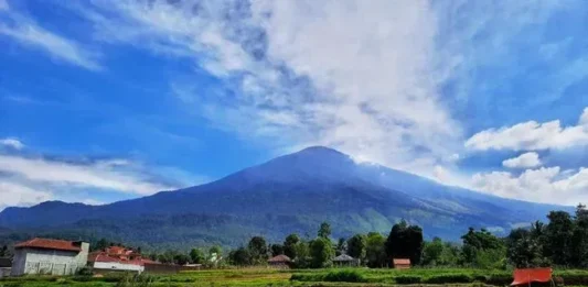 Gunung Ceremai: Tantangan Puncak Tertinggi di Jawa Barat Gunung Ceremai