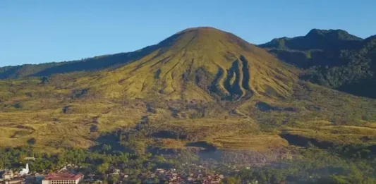 Gunung Guntur: Pesona Alam dan Legenda yang Memikat Gunung Guntur