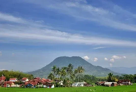 Gunung Kaledong: Keindahan Alam dan Tantangan Pendakian Gunung Kaledong