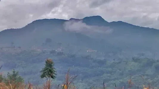 Gunung Karacak: Pesona Alam yang Menawan Gunung Karacak
