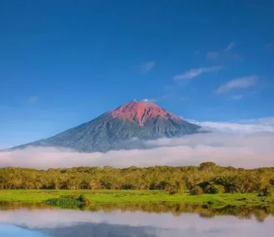 Gunung Kerinci: Puncak Sumatra yang Menawan dan Menantang Gunung Kerinci