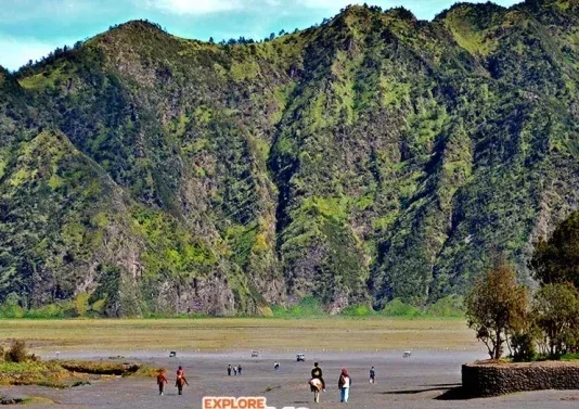 Gunung Mungal: Keindahan di Tengah Nusantara Gunung Mungal