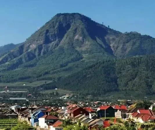 Gunung Panderman: Tantangan di Batu, Jawa Timur Gunung Panderman
