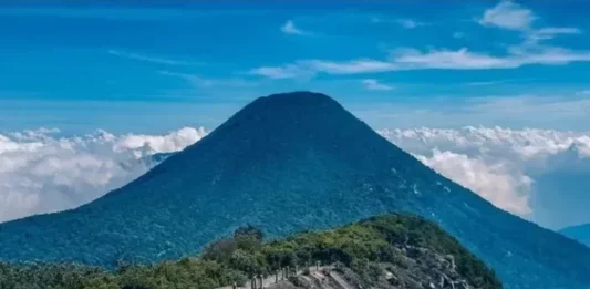 Gunung Pangrango: Surga Alam Menyimpan Yang Misteri Gunung Pangrango