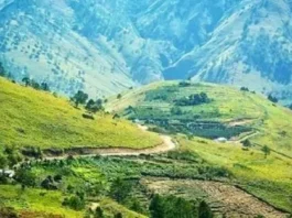 Gunung Pusuk Buhit: Puncak Mistis di Tepi Danau Toba Gunung Pusuk Buhit