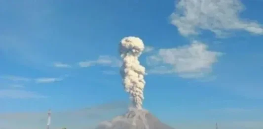 Gunung Sinabung: Menjulang di Antara Ancaman dan Keindahan Gunung Sinabung