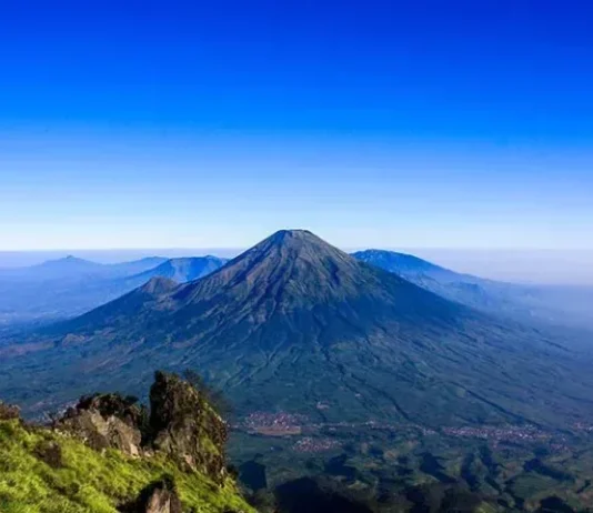 Gunung Sindoro: Pesona Mengagumkan di Jawa Tengah Gunung Sindoro