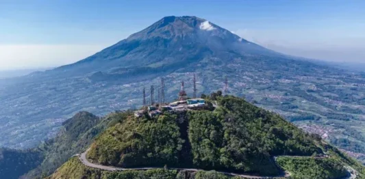 Gunung Telomoyo: Keindahan dan Keunikan di Jawa Tengah Gunung Telomoyo