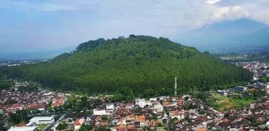Gunung Tidar: Legenda dan Pesona Alam di Jawa Tengah Gunung Tidar
