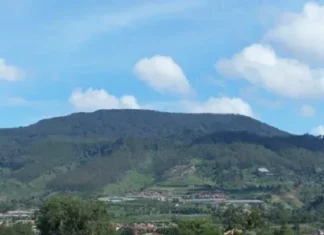 Gunung Tilu Bodas: Keindahan Tiga Puncak di Tanah Sunda Gunung Tilu Bodas