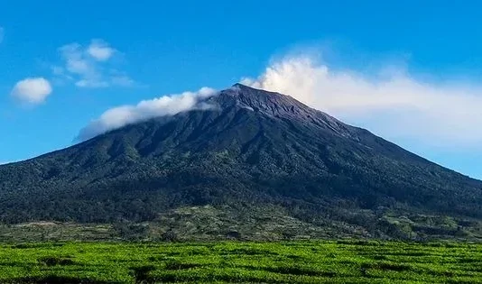 Gunung Dukaianbukumata: Permata Alam Menakjubkan di Kalimantan Gunung Dukaianbukumata