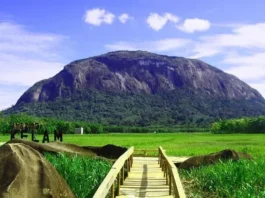 Gunung Kelam: Petualangan di Jantung Kalimantan Gunung Kelam