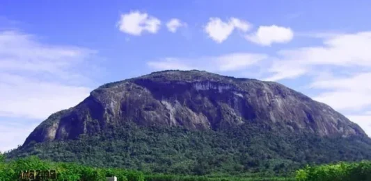 Gunung Kelam: Petualangan di Jantung Kalimantan Gunung Kelam