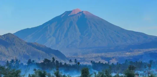 Gunung Sarempaka: Keindahan Alam di Hutan Tropis Gunung Sarempaka