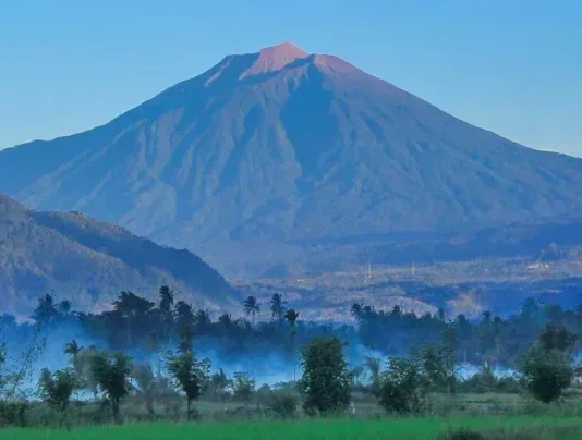 Gunung Sarempaka: Keindahan Alam di Hutan Tropis Gunung Sarempaka