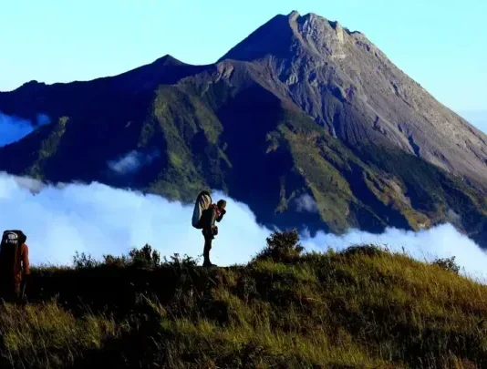 Gunung Serbahak: Eksplorasi Alam yang Menakjubkan Gunung Serbahak