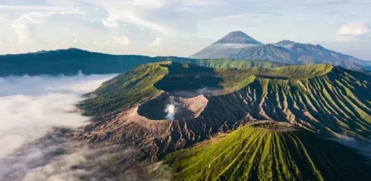 Pegunungan Ijen: Hamparan Keindahan di Indonesia Pegunungan Ijen