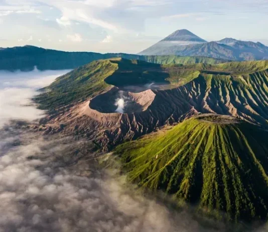 Pegunungan Ijen: Hamparan Keindahan di Indonesia Pegunungan Ijen