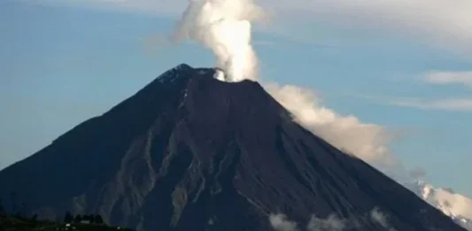 Gunung Awu di Sulawesi Pesona dan Petualangan Gunung Awu