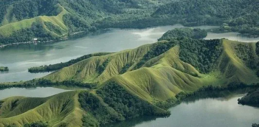 Gunung Dafonsoro Surga di Ujung Timur Indonesia Gunung Dafonsoro