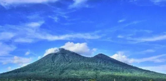 Gunung Dua Saudara Keindahan Alam yang Menakjubkan Gunung Dua Saudara