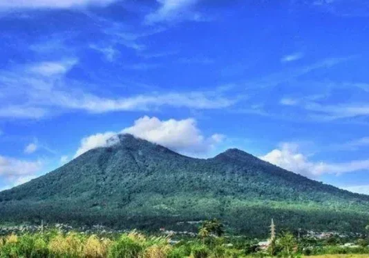 Gunung Dua Saudara Keindahan Alam yang Menakjubkan Gunung Dua Saudara