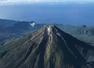 Gunung Ebulobo Keajaiban Alami Nusa Tenggara Timur Gunung Ebulobo