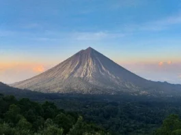 Gunung Inerie Pesona Alam dan Petualangan Tak Terlupakan Gunung Inerie