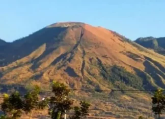 Gunung Inielika Keindahan Flores Nusa Tenggara Gunung Inielika