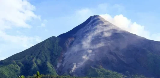 Gunung Karangetang Menyaksikan Keindahan dan Petualangan Gunung Karangetang