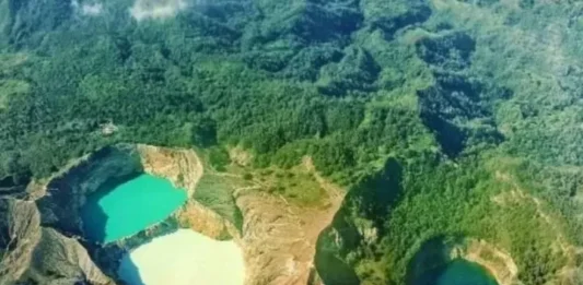 Gunung Kelimutu Keajaiban Tiga Danau Berwarna di Nusa Tenggara Gunung Kelimutu