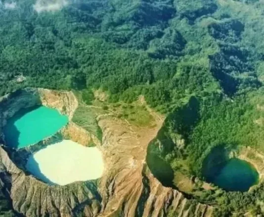 Gunung Kelimutu Keajaiban Tiga Danau Berwarna di Nusa Tenggara Gunung Kelimutu