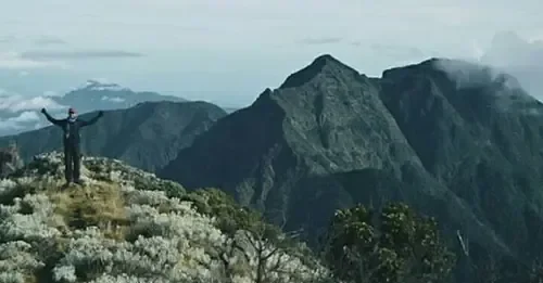Gunung Lompobattang Permata Sulawesi yang Menantang Gunung Lompobattang