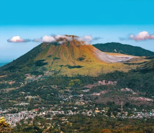 Gunung Mahawu Keindahan di Sulawesi yang Layak Dikunjungi Gunung Mahawu