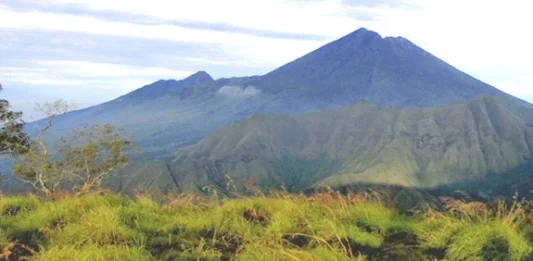 Gunung Nangi Nusa Tenggara: Panduan Pendakian dan Wisata Gunung Nangi