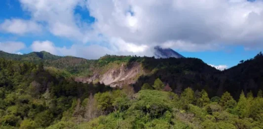 Gunung Rindengan Pesona Alam Sulawesi yang Menakjubkan Gunung Rindengan