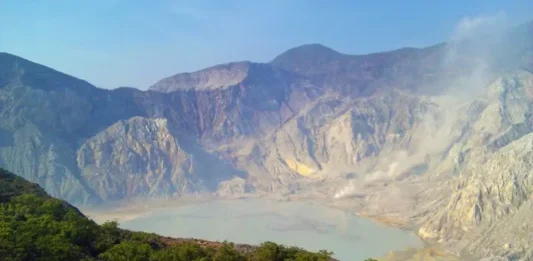 Gunung Sirung Keindahan Alam dan Petualangan Gunung Sirung